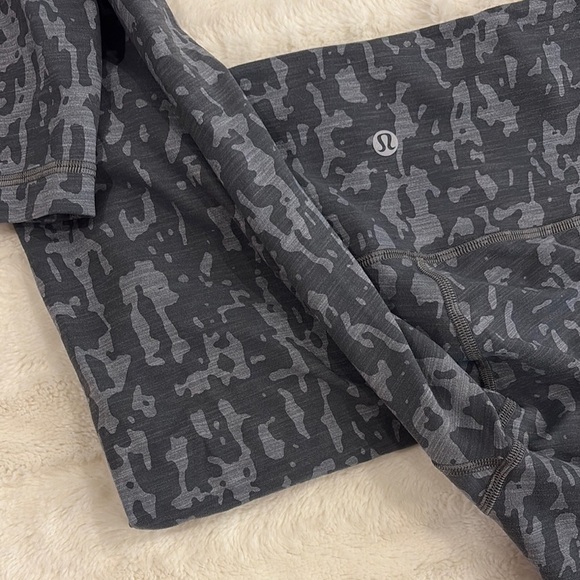 Lululemon athletica grey mix Patterned crop/tapered cur Leggings size 6 women’s - Picture 13 of 16